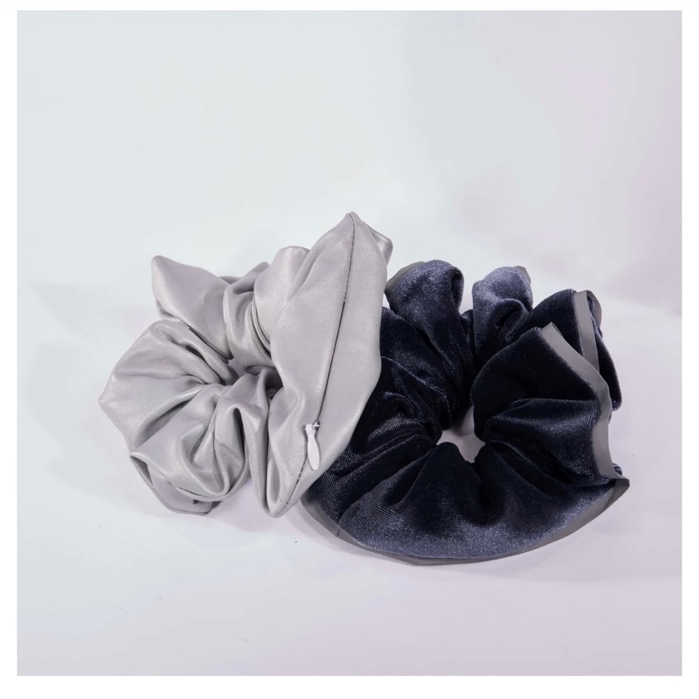 BNWT Electric Yoga REFLECTIVE SCRUNCHIES with POCKETS